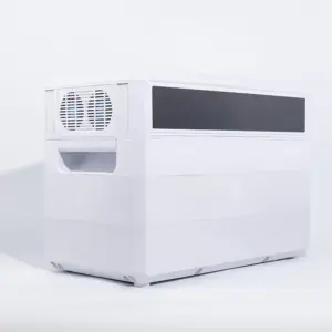Baterie portabilă cu o putere de 2000 W cu o baterie LiFePO4. Încărcare de la panouri solare sau de la o priză